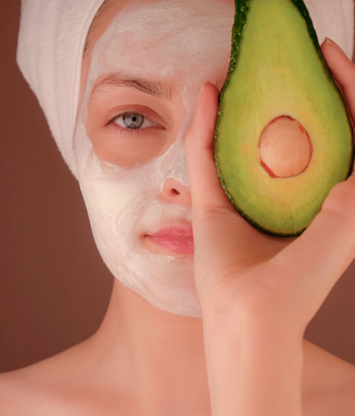 Relaxing facial mask treatment
